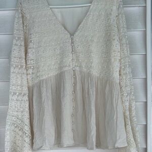 SHYANNE BRAND CREME COLORED LACE BLOUSE V NECK HAS WITH 13 BUTTONS DOWN FRONT XL